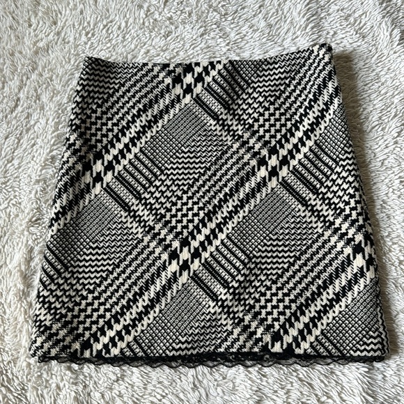 Kenneth Cole New York Dresses & Skirts - KENNETH COLE  NY SKIRT black white houndstooth plaid wool short length size 12
